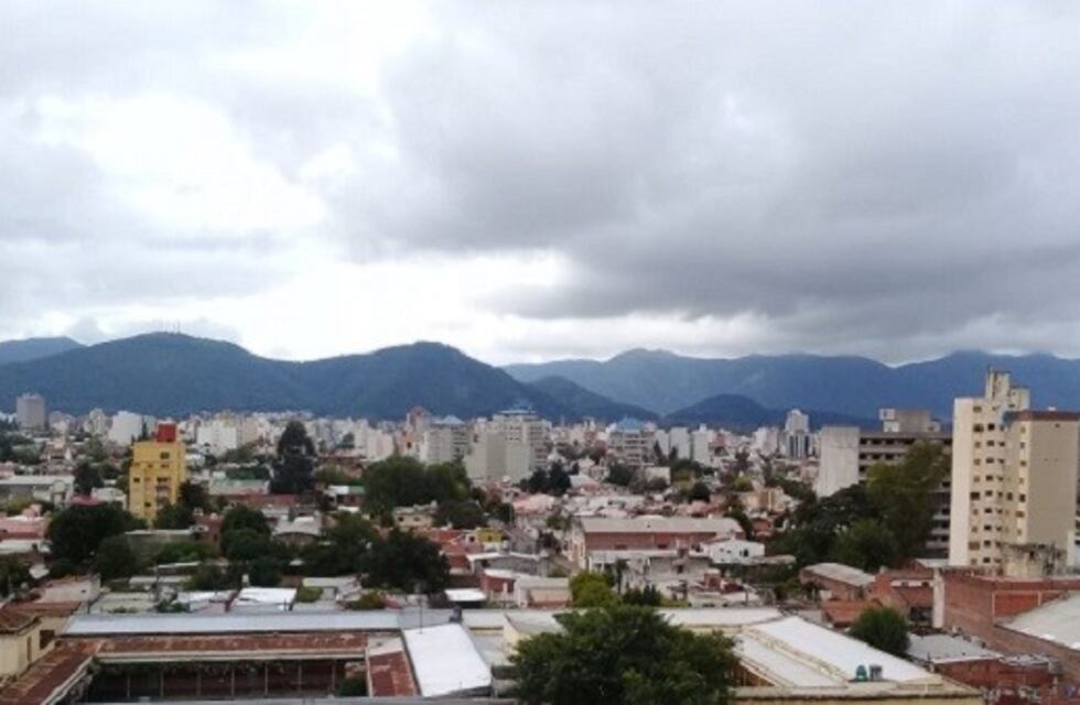 Hoy seguirá nublado y anuncian lluvias