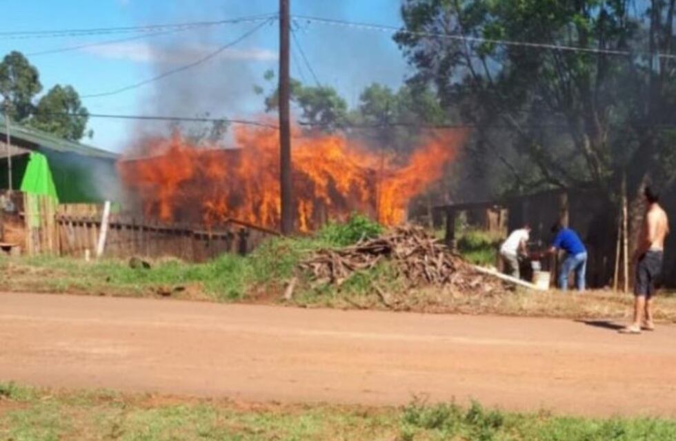 Prendió fuego la casa de su amigo tras una discusión por Boca-River