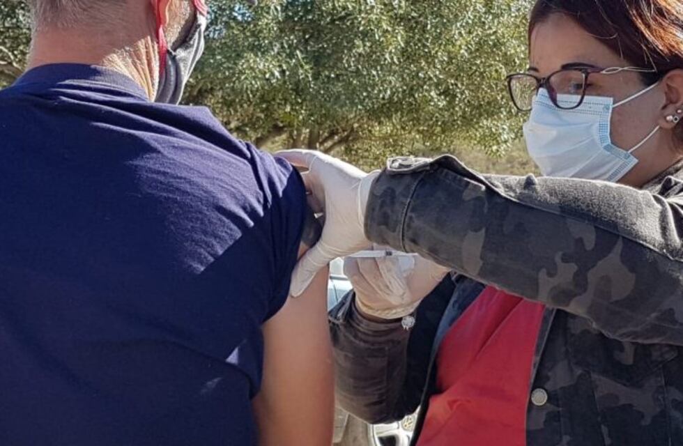 Jornada de vacunación móvil en barrio Colinas de Carlos Paz