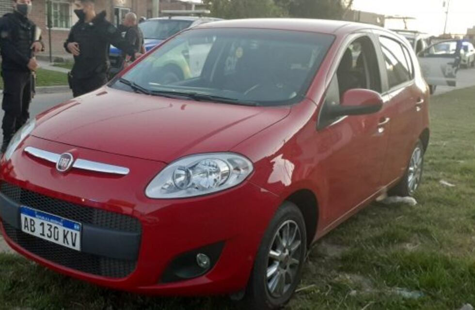 Quería matar a su ex pero no la encontró: mató a un hombre, hirió a dos policías y luego se disparó