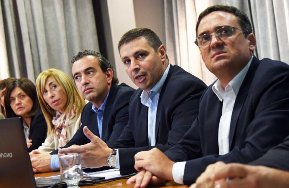 Leone dijo que el conflicto con ATE por los contratados es problema de Javkin