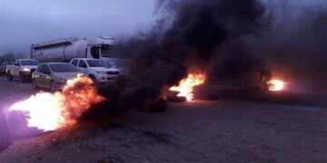 Vecinos de Añelo realizan protestas para reclamar por seguridad vial