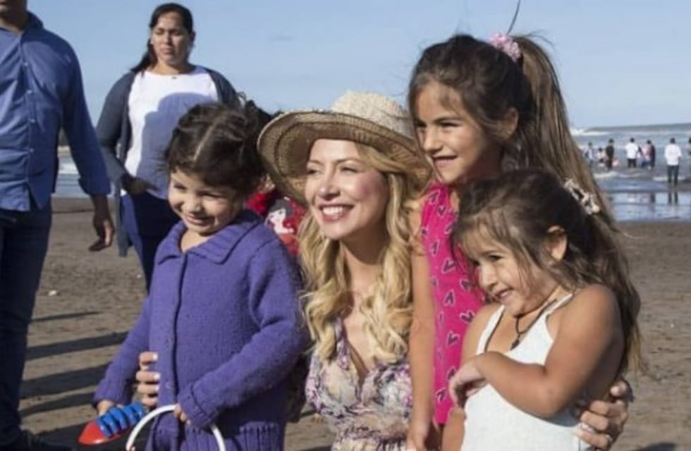 Fabiola Yañez acompañó a niños carenciados que conocieron el mar en Chapadmalal
