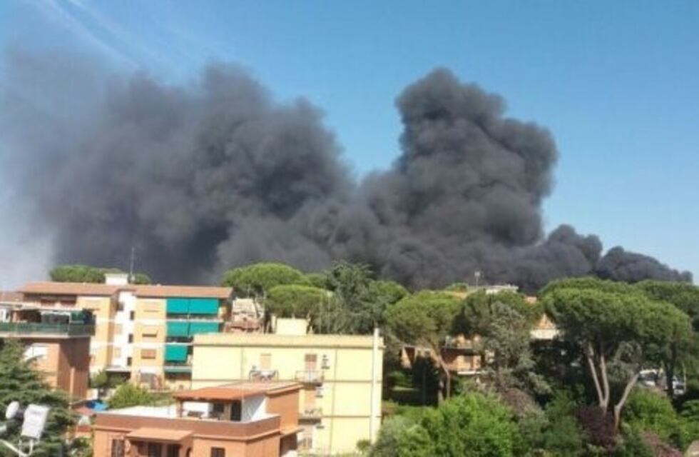 Susto en Roma: un gran incendio puso en vilo a la población italiana