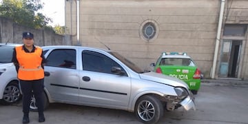 Evadieron controles y agredieron a policías\u002E