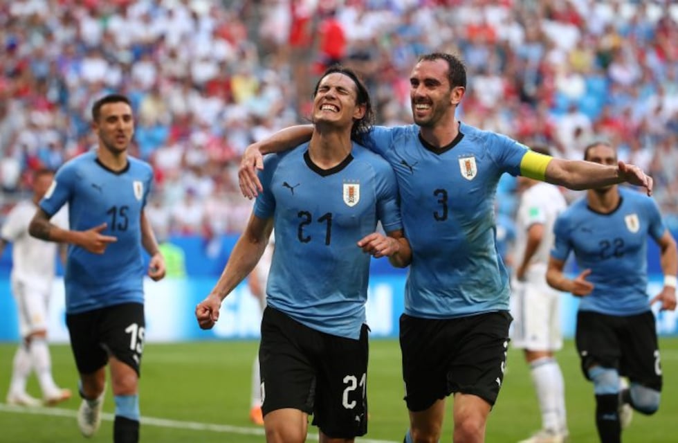 Uruguay venció 3-0 a Rusia y se quedó con el primer puesto del Grupo A