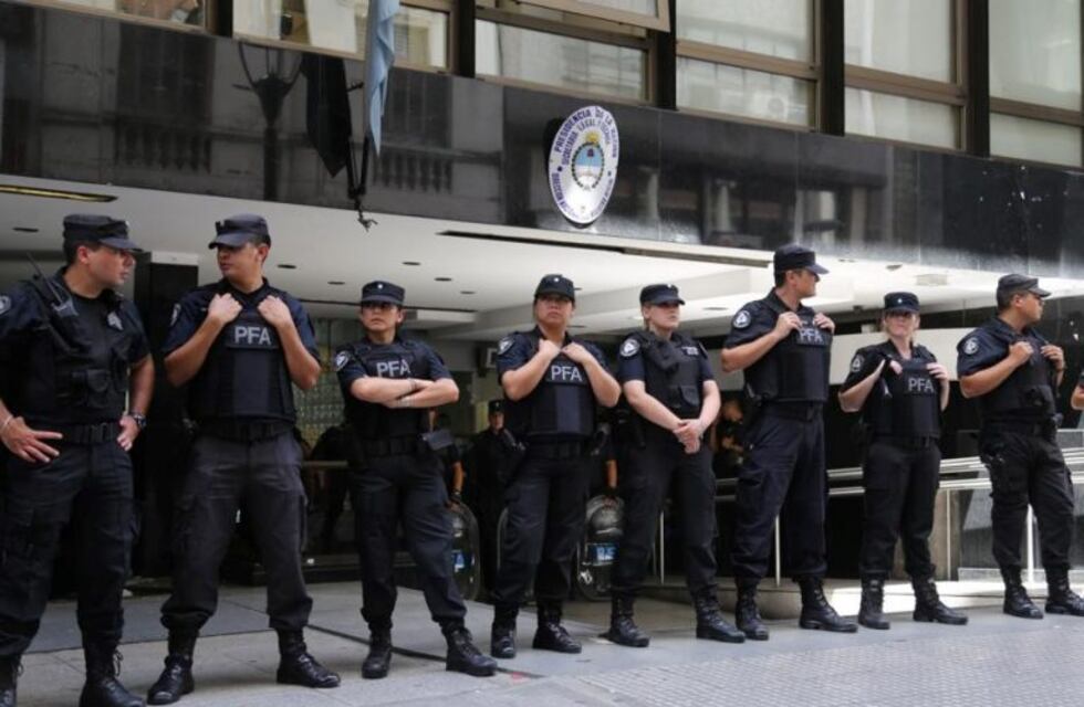 Establecen un protocolo para el registro o la detención de personas pertenecientes al colectivo LGBT