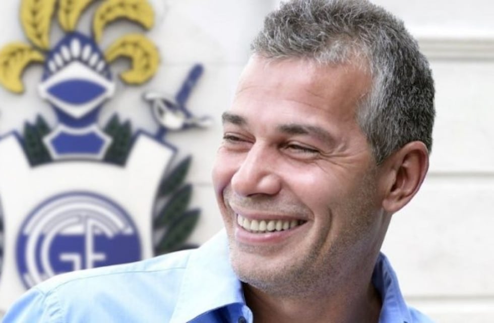 El presidente de Gimnasia negó que con la llegada de Maradona se mude al estadio Ciudad de La Plata