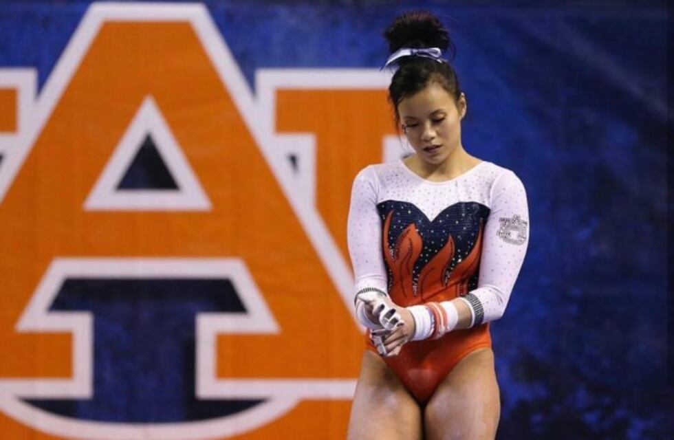 Una gimnasta se quebró las dos piernas y anunció su retiro