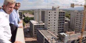 En los últimos días creció la preocupación por la megaobra del Procrear ubicada en la capital mendocina, debido a los altos costos para ser adjudicatario\u002E