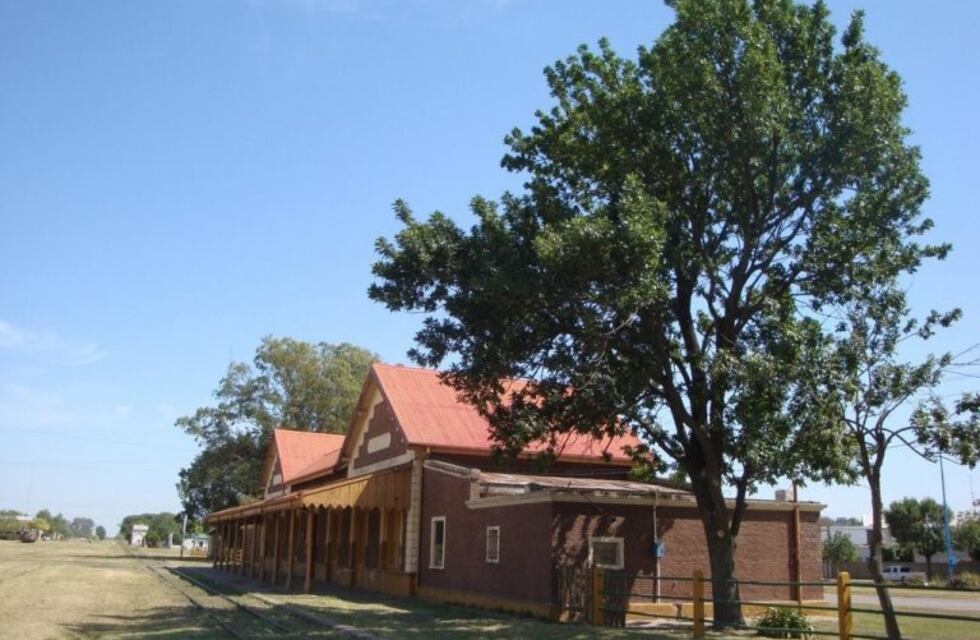 Heróico: un hombre expuso su vida y salvó a una abuela de ser arrollada por un tren