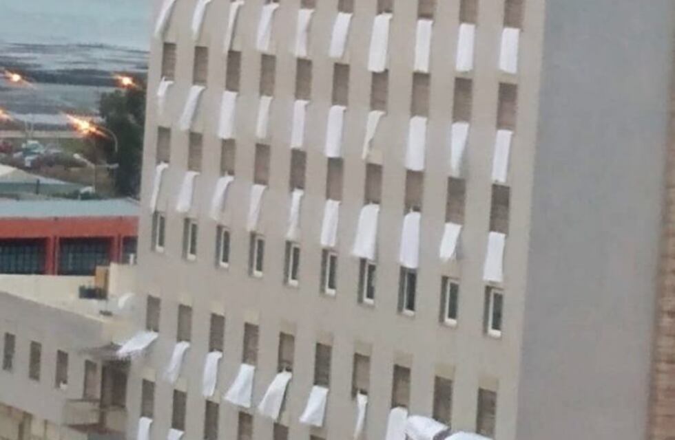 Los hoteleros colgaron las sábanas reclamando por ley de emergencia