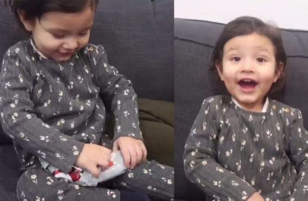 Le regalaron una banana para Navidad y su inesperada reacción generó ternura en internet
