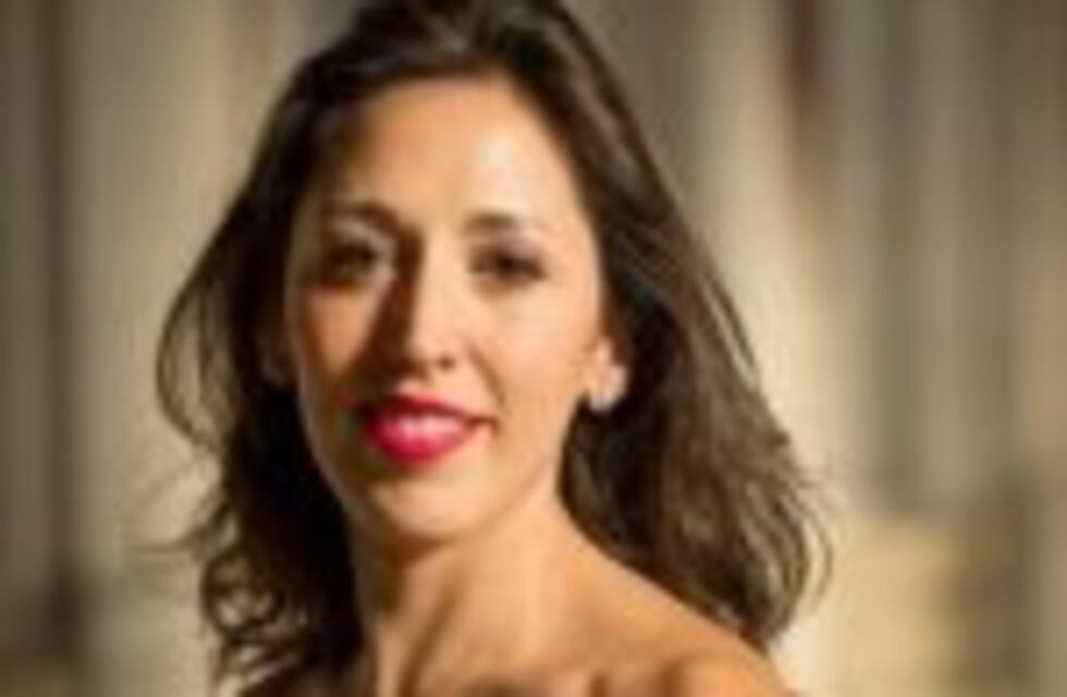 La FAD distinguió a la soprano Mariana Flores