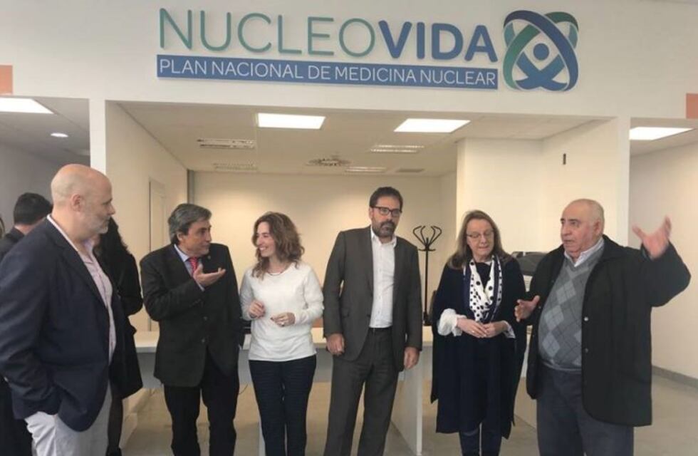 Físico Médico panameño elige Santa Cruz para luchar contra el cáncer