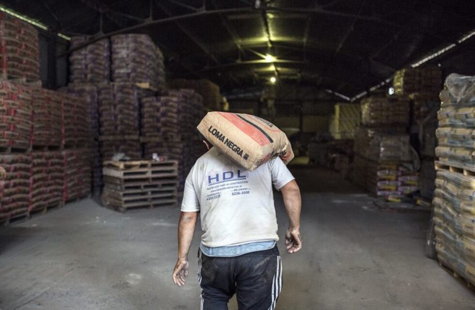 La cementera Loma Negra no para sus hornos y sigue operando en San Juan