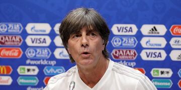 SOCHI (RUSIA), 22/06/2018\u002E- El seleccionador de Alemania Joachim Löw habla durante una rueda de prensa hoy, viernes 22 de junio de 2018, en el Fisht Arena en Sochi (Rusia)\u002E  EFE/Sebastião Moreira rusia Joachim Low director tecnico de la seleccion alemania futbol conferencia de prensa