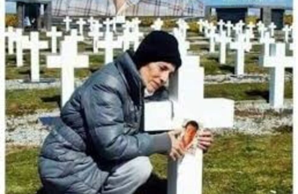 La viuda de un soldado enterrado en las Malvinas solicitó traer los restos de su marido al país