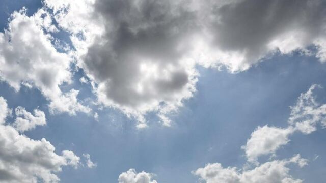 Cielo parcialmente nublado.