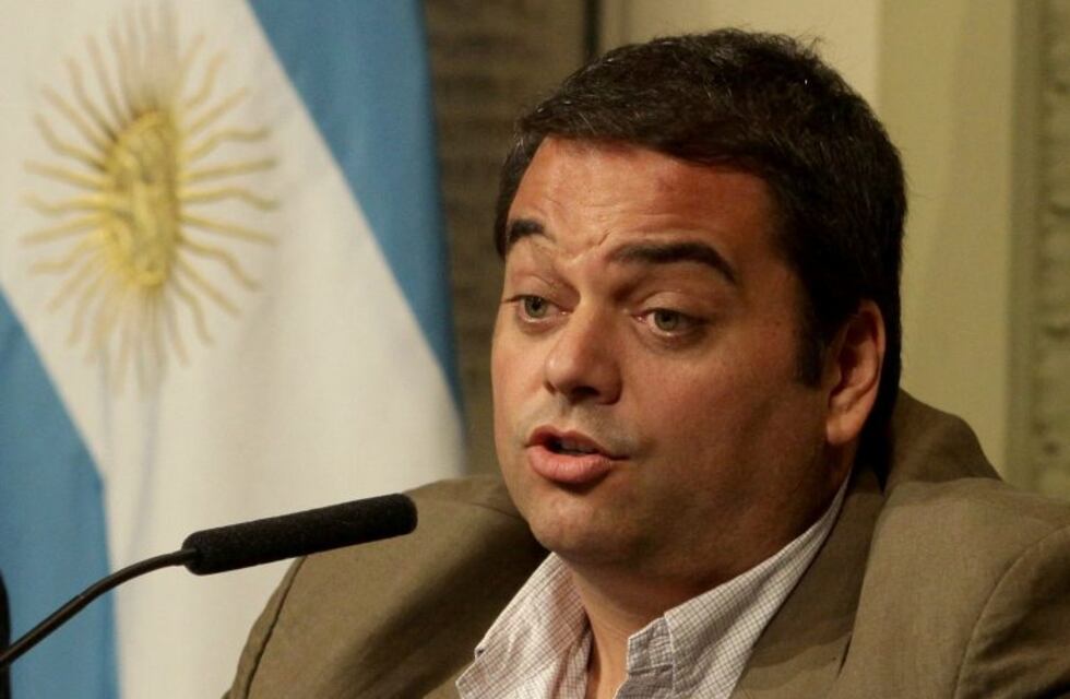 El Gobierno anunció un bono de mil pesos y la quita de ganancias al aguinaldo