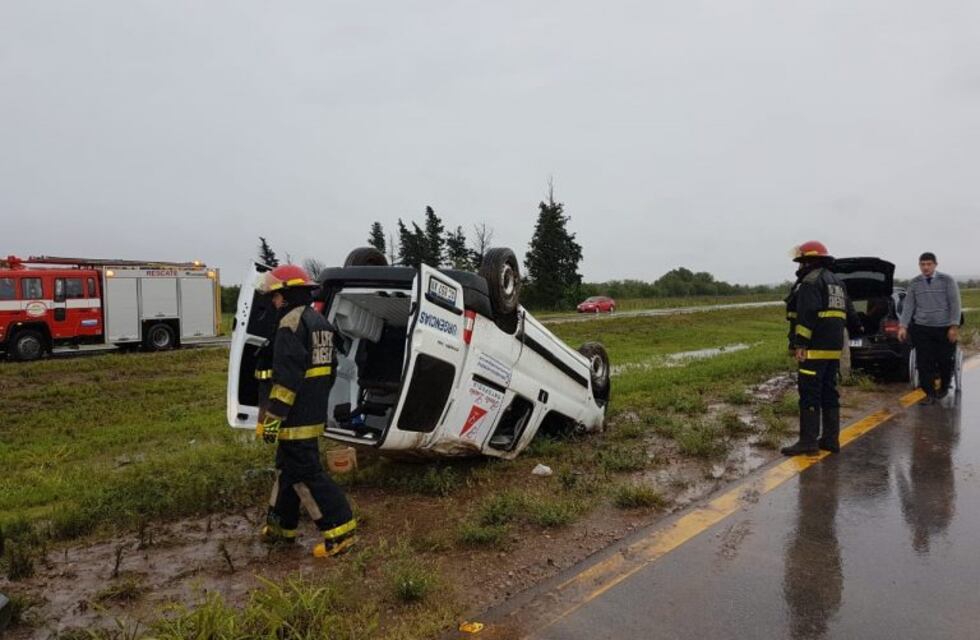 Vuelco de un utilitario en la ruta que lleva a Gigena