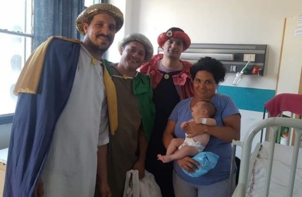 Fue paciente de un Hospital y quedó tan conforme que volvió pero caracterizado de Reyes Magos