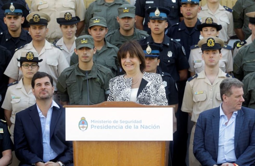 Bullrich pidió una chance para que los militares "se inserten en la democracia argentina"