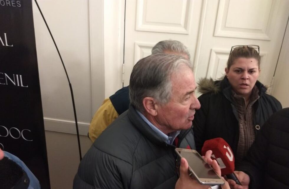 Tensión en la Legislatura: taxistas buscan impedir el arribo de Uber