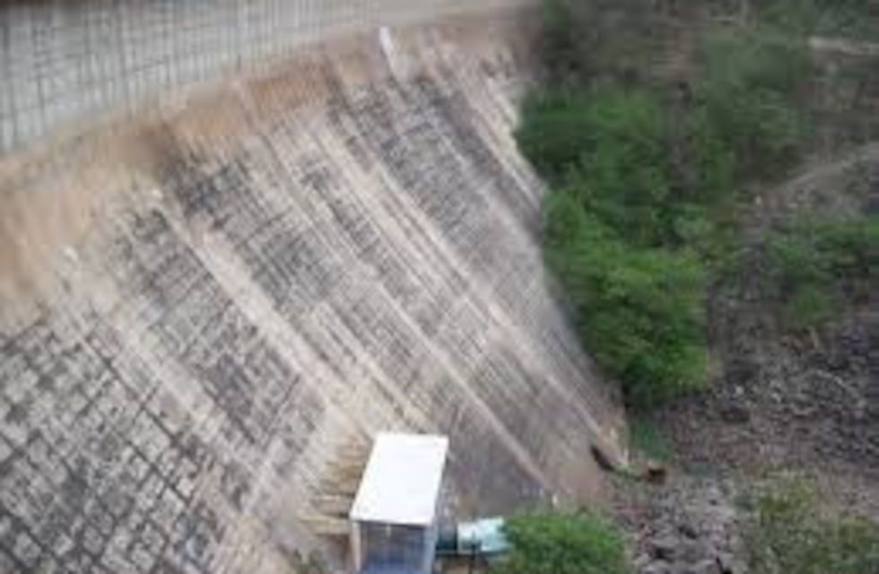Buscan a un hombre que se habría arrojado desde el paredón del Dique San Roque
