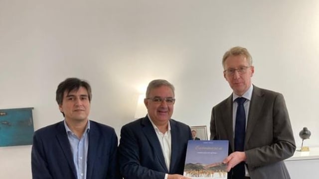 El encuentro entre el gobernador y el embajador sueco abre posibilidades de inversion en la provincia.