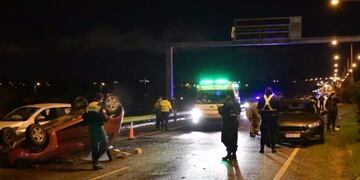 Fatal accidente: Murió una mujer que iba con su hijo por la Av. Santos Ortiz