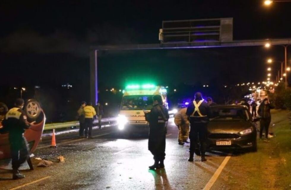 Fatal accidente: Murió una mujer que iba con su hijo por la Av. Santos Ortiz