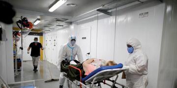 Health workers enter a stretcher with a COVID-19 patient at a hospital in Mar del Plata, Argentina, Saturday, Oct\u002E 10, 2020\u002E (AP Photo/Natacha Pisarenko)