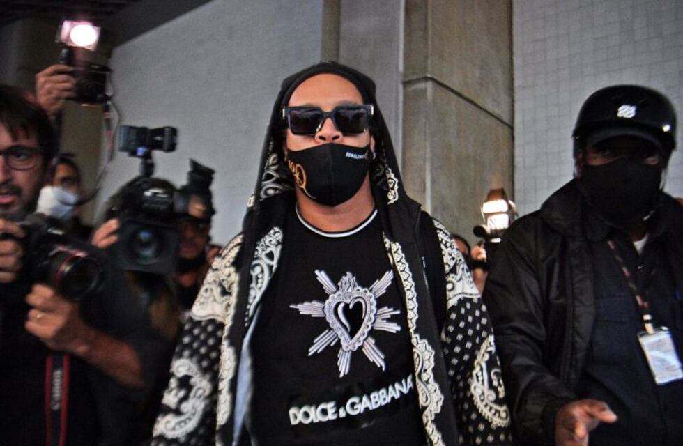 Ronaldinho anunció que dio positivo de coronavirus