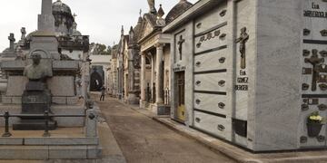 EL funcionario amenazado se desempeña en el área de Defunciones y Cementerios de Rosario\u002E (Archivo)