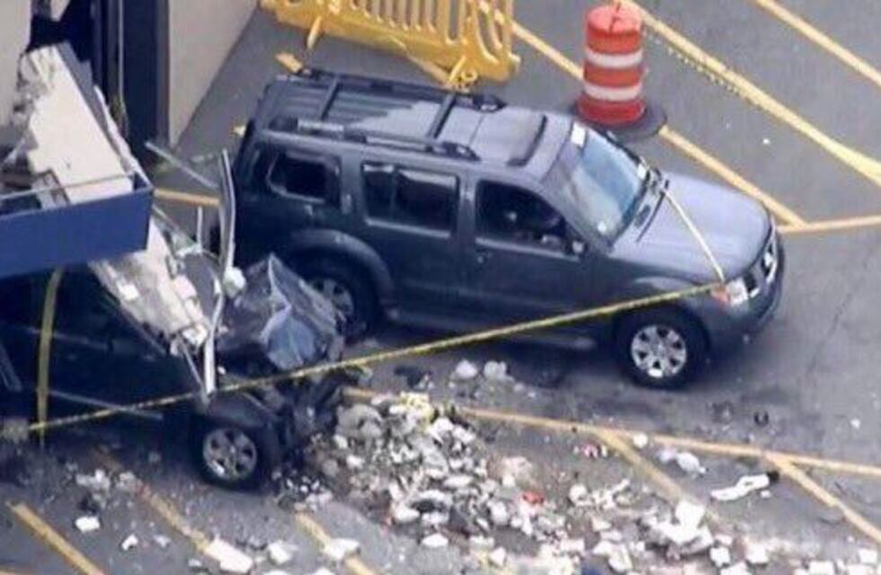 Un auto embistió a una multitud en Massachusetts: hay muertos y heridos