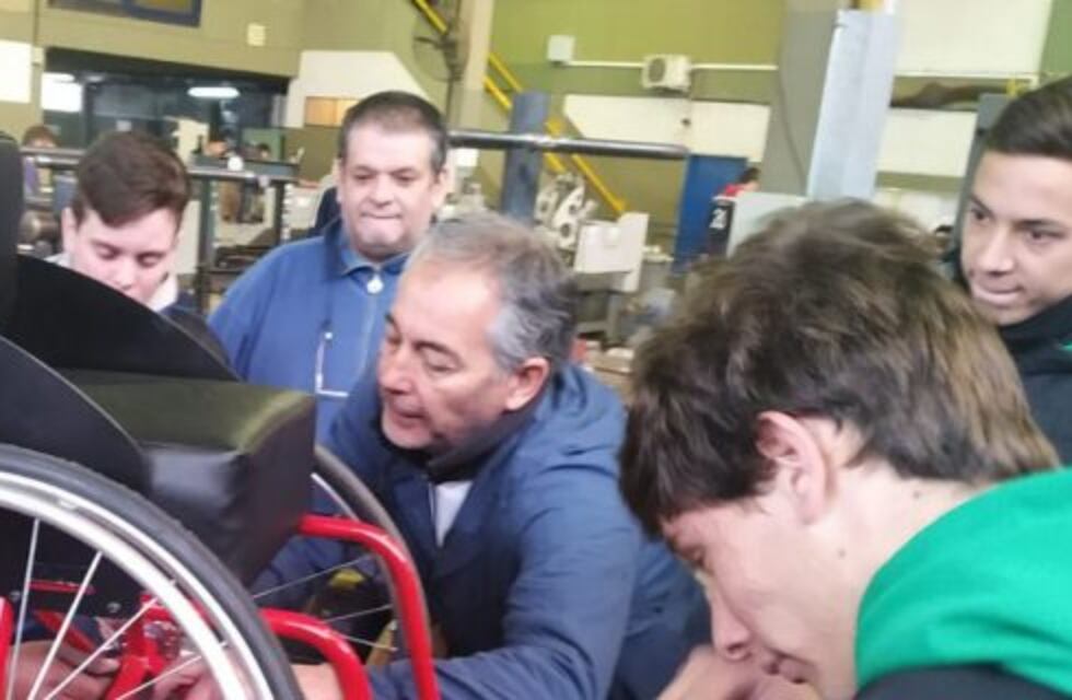 Estudiantes entrerrianos de escuelas técnicas realizaron una silla deportiva adaptada