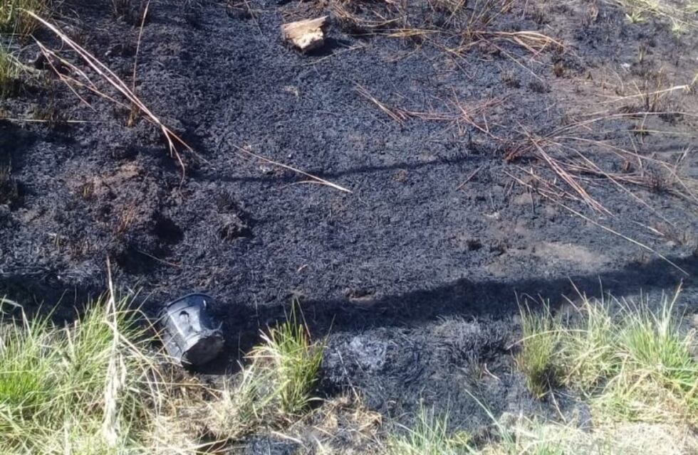 Villa La Bolsa: tiró cenizas en un terreno baldío y provocó un incendio