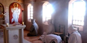 TRabjanado en la viña en el Monasterio