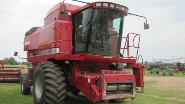 Subasta de maquinaría agricola y cosechadora