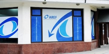 AREF