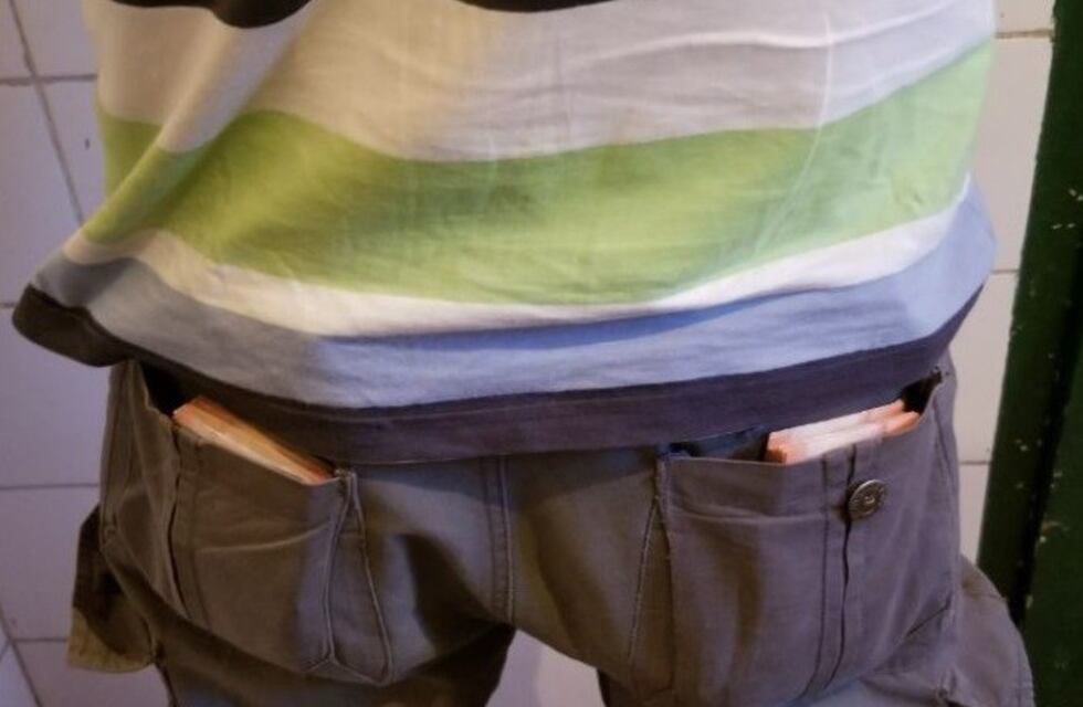 Contrabandeaba dinero desde Chile a Mendoza usando un doble pantalón