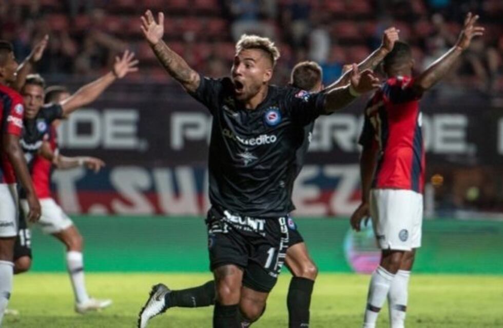 San Lorenzo cayó 3-2 ante Argentinos en el Nuevo Gasómetro y quedó último