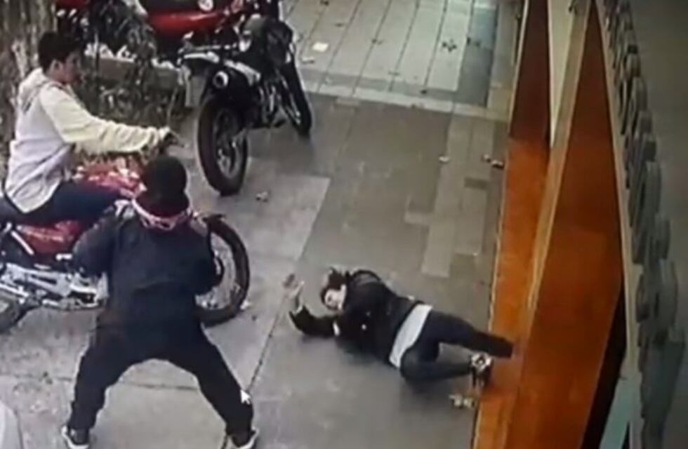 Así atacaron dos motochorros a una joven en el macrocentro