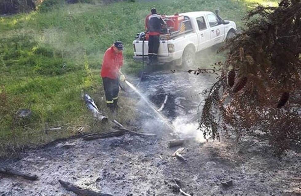 Aseguran que se pudo controlar el incendio en Aldea Escolar