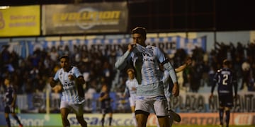 Julián Vignolo, delantero de Racing, festejando su gol ante Quilmes. (Javier Ferreyra / La Voz)