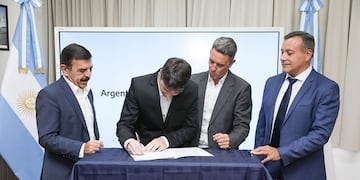 San Luis firmó con Nación la implementación del Fondo Compensador para las empresas de transporte urbano e interurbano\u002E Subsidio