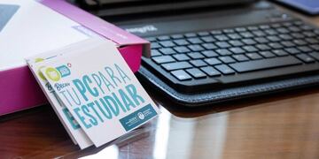 La UNLP distribuyó 250 tablets gratuitas para alumnos de sus cinco colegios (UNLP)
