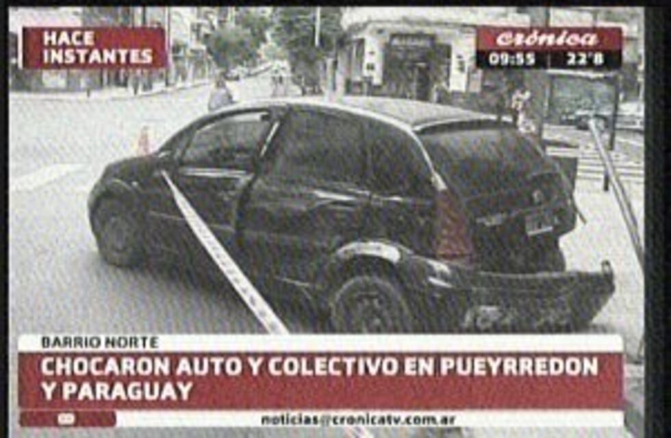 Una mujer resultó herida en un choque entre un auto y un colectivo en Recoleta