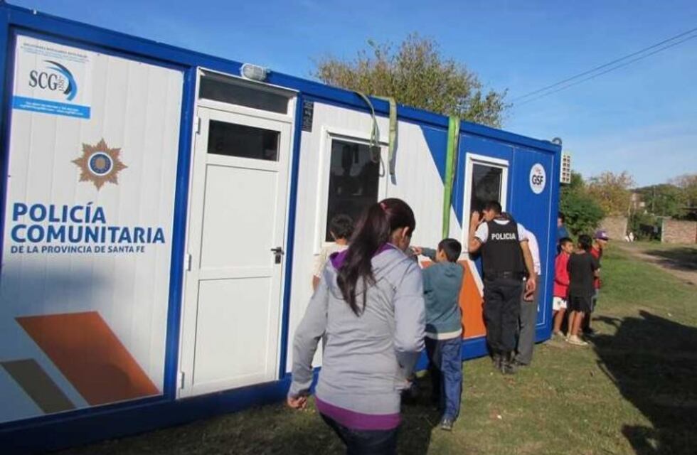 Arrojaron una bomba molotov contra un destacamento de la Policía Comunitaria